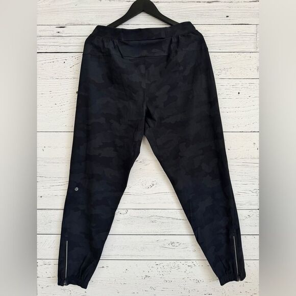 Lululemon - Men’s Black Camo Surge Pants - Picture 5 of 8